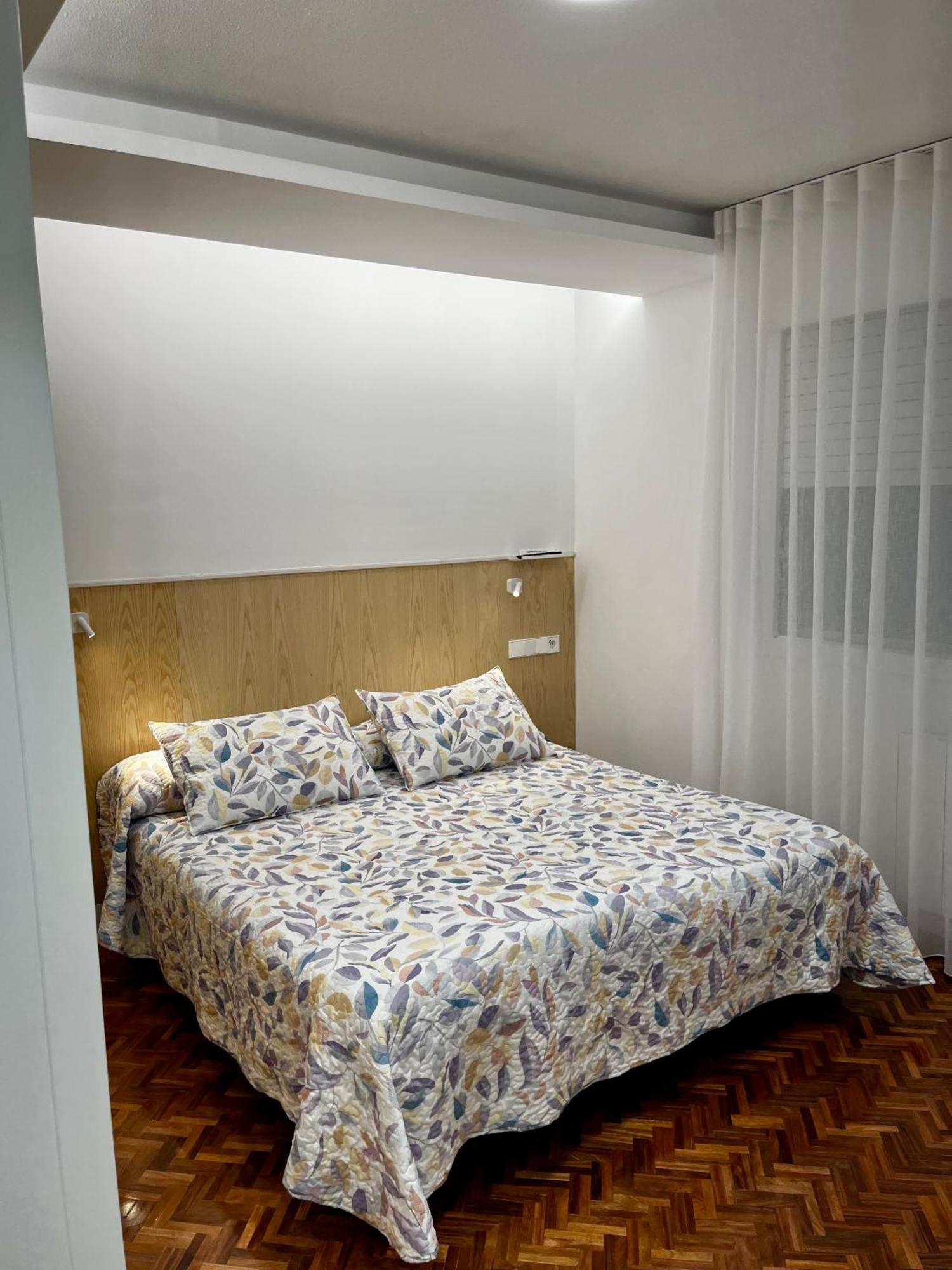 Hostal Charo II Сантьяго-де-Компостела Экстерьер фото