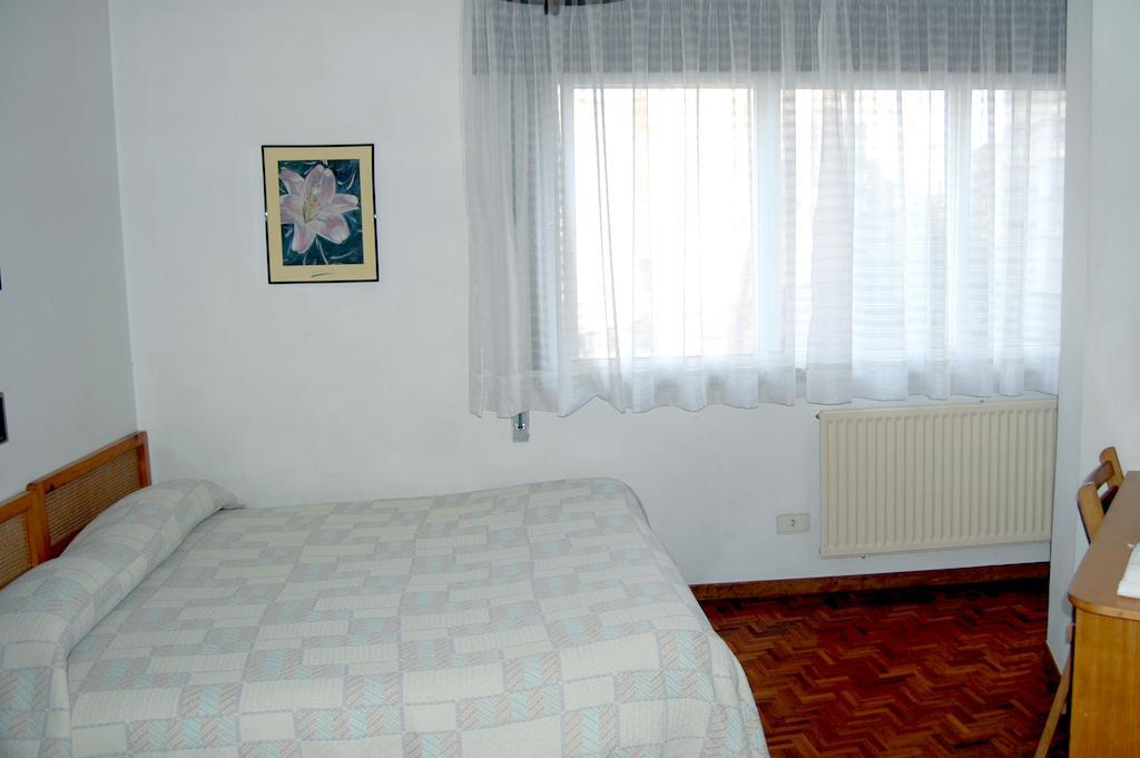 Hostal Charo II Сантьяго-де-Компостела Номер фото
